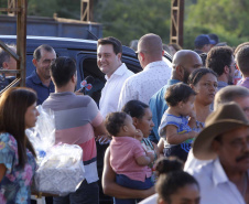 Quarenta e duas famílias carentes de Novo Itacolomi receberam nesta sexta-feira (24) casas populares construídas pelo Governo do Estado. O Residencial João Rossatto foi inaugurado pelo governador Carlos Massa Ratinho Junior e recebeu R$ 2,4 milhões de investimentos por meio do programa Nossa Gente.
foto Gilson Abreu/Aen