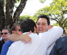 GOVERNADOR REPASSA RECURSOS EM CIANORTE.
O governador Carlos Massa Ratinho Junior assinou neste sábado (25), a homologação para ordem de serviços de pavimentação de ruas e avenidas em Cianorte, região noroeste do Paraná. Participaram da solenidade: prefeito de Cianorte, Claudemir Romero Bongiorno; os secretários: de Desenvolvimento Urbano, João Carlos Ortega; de Desenvolvimento Sustentável e Turismo, Márcio Nunes; entre outros.
Cianorte, 25-01-20.
Foto: Arnaldo Alves / AEN.
