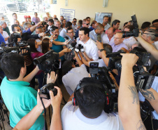 GOVERNADOR REPASSA RECURSOS EM CIANORTE.
O governador Carlos Massa Ratinho Junior assinou neste sábado (25), a homologação para ordem de serviços de pavimentação de ruas e avenidas em Cianorte, região noroeste do Paraná. Participaram da solenidade: prefeito de Cianorte, Claudemir Romero Bongiorno; os secretários: de Desenvolvimento Urbano, João Carlos Ortega; de Desenvolvimento Sustentável e Turismo, Márcio Nunes; entre outros.
Cianorte, 25-01-20.
Foto: Arnaldo Alves / AEN.
