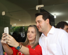GOVERNADOR REPASSA RECURSOS EM CIANORTE.
O governador Carlos Massa Ratinho Junior assinou neste sábado (25), a homologação para ordem de serviços de pavimentação de ruas e avenidas em Cianorte, região noroeste do Paraná. Participaram da solenidade: prefeito de Cianorte, Claudemir Romero Bongiorno; os secretários: de Desenvolvimento Urbano, João Carlos Ortega; de Desenvolvimento Sustentável e Turismo, Márcio Nunes; entre outros.
Cianorte, 25-01-20.
Foto: Arnaldo Alves / AEN.
