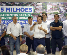 Umuarama recebe mais de 15 milhoes de reais em obras, alem de 900 mil para implementacao de um parque urbano, assinam os recursos os secretarios Joao Carlos Ortega e Marcio Nunes que representaram o governador Carlos Massa Ratinho Junior.
Foto Gilson Abreu/Aen