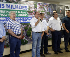 Umuarama recebe mais de 15 milhoes de reais em obras, alem de 900 mil para implementacao de um parque urbano, assinam os recursos os secretarios Joao Carlos Ortega e Marcio Nunes que representaram o governador Carlos Massa Ratinho Junior.
Foto Gilson Abreu/Aen