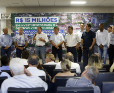 Umuarama recebe mais de 15 milhoes de reais em obras, alem de 900 mil para implementacao de um parque urbano, assinam os recursos os secretarios Joao Carlos Ortega e Marcio Nunes que representaram o governador Carlos Massa Ratinho Junior.
Foto Gilson Abreu/Aen