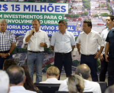 Umuarama recebe mais de 15 milhoes de reais em obras, alem de 900 mil para implementacao de um parque urbano, assinam os recursos os secretarios Joao Carlos Ortega e Marcio Nunes que representaram o governador Carlos Massa Ratinho Junior.
Foto Gilson Abreu/Aen