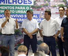 Umuarama recebe mais de 15 milhoes de reais em obras, alem de 900 mil para implementacao de um parque urbano, assinam os recursos os secretarios Joao Carlos Ortega e Marcio Nunes que representaram o governador Carlos Massa Ratinho Junior.
Foto Gilson Abreu/Aen