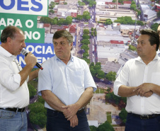 Umuarama recebe mais de 15 milhoes de reais em obras, alem de 900 mil para implementacao de um parque urbano, assinam os recursos os secretarios Joao Carlos Ortega e Marcio Nunes que representaram o governador Carlos Massa Ratinho Junior.
Foto Gilson Abreu/Aen