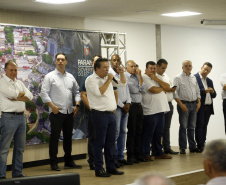 Umuarama recebe mais de 15 milhoes de reais em obras, alem de 900 mil para implementacao de um parque urbano, assinam os recursos os secretarios Joao Carlos Ortega e Marcio Nunes que representaram o governador Carlos Massa Ratinho Junior.
Foto Gilson Abreu/Aen