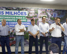 Umuarama recebe mais de 15 milhoes de reais em obras, alem de 900 mil para implementacao de um parque urbano, assinam os recursos os secretarios Joao Carlos Ortega e Marcio Nunes que representaram o governador Carlos Massa Ratinho Junior.
Foto Gilson Abreu/Aen