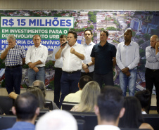 Umuarama recebe mais de 15 milhoes de reais em obras, alem de 900 mil para implementacao de um parque urbano, assinam os recursos os secretarios Joao Carlos Ortega e Marcio Nunes que representaram o governador Carlos Massa Ratinho Junior.
Foto Gilson Abreu/Aen