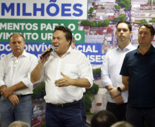 Umuarama recebe mais de 15 milhoes de reais em obras, alem de 900 mil para implementacao de um parque urbano, assinam os recursos os secretarios Joao Carlos Ortega e Marcio Nunes que representaram o governador Carlos Massa Ratinho Junior.
Foto Gilson Abreu/Aen