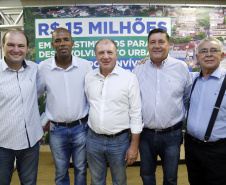 Umuarama recebe mais de 15 milhoes de reais em obras, alem de 900 mil para implementacao de um parque urbano, assinam os recursos os secretarios Joao Carlos Ortega e Marcio Nunes que representaram o governador Carlos Massa Ratinho Junior.
Foto Gilson Abreu/Aen