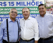Umuarama recebe mais de 15 milhoes de reais em obras, alem de 900 mil para implementacao de um parque urbano, assinam os recursos os secretarios Joao Carlos Ortega e Marcio Nunes que representaram o governador Carlos Massa Ratinho Junior.
Foto Gilson Abreu/Aen