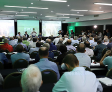 O governador Carlos Massa Ratinho Junior lançou nesta segunda-feira (27) o programa Descomplica Rural para agilizar os processos de licenciamento ambiental no campo. O objetivo é induzir o desenvolvimento sustentável com metodologia mais moderna, e permitir a geração de novos negócios e mais empregos.Foto: José Fernando Ogura/AEN