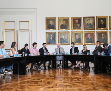 O vice governador Darci Piana empossa nesta terça-feira (28),membros do Conselho Estadual da Juventude. O CEJUV é um órgão colegiado de caráter consultivo, vinculado à Casa Civil por meio da assessoria especial para políticas públicas de juventude (AEJ), sendo composto por representantes da sociedade civil e do poder público com reconhecida atuação na defesa e promoção dos direitos da juventude.  Curitiba, 28/01/2020 -  Foto: Geraldo Bubniak/AEN