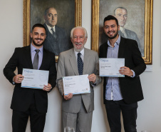 O vice governador Darci Piana empossa nesta terça-feira (28),membros do Conselho Estadual da Juventude. O CEJUV é um órgão colegiado de caráter consultivo, vinculado à Casa Civil por meio da assessoria especial para políticas públicas de juventude (AEJ), sendo composto por representantes da sociedade civil e do poder público com reconhecida atuação na defesa e promoção dos direitos da juventude.  Curitiba, 28/01/2020 -  Foto: Geraldo Bubniak/AEN