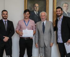 O vice governador Darci Piana empossa nesta terça-feira (28),membros do Conselho Estadual da Juventude. O CEJUV é um órgão colegiado de caráter consultivo, vinculado à Casa Civil por meio da assessoria especial para políticas públicas de juventude (AEJ), sendo composto por representantes da sociedade civil e do poder público com reconhecida atuação na defesa e promoção dos direitos da juventude.  Curitiba, 28/01/2020 -  Foto: Geraldo Bubniak/AEN