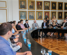 O vice governador Darci Piana empossa nesta terça-feira (28),membros do Conselho Estadual da Juventude. O CEJUV é um órgão colegiado de caráter consultivo, vinculado à Casa Civil por meio da assessoria especial para políticas públicas de juventude (AEJ), sendo composto por representantes da sociedade civil e do poder público com reconhecida atuação na defesa e promoção dos direitos da juventude.  Curitiba, 28/01/2020 -  Foto: Geraldo Bubniak/AEN