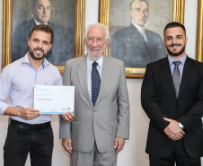 O vice governador Darci Piana empossa nesta terça-feira (28),membros do Conselho Estadual da Juventude. O CEJUV é um órgão colegiado de caráter consultivo, vinculado à Casa Civil por meio da assessoria especial para políticas públicas de juventude (AEJ), sendo composto por representantes da sociedade civil e do poder público com reconhecida atuação na defesa e promoção dos direitos da juventude.  Curitiba, 28/01/2020 -  Foto: Geraldo Bubniak/AEN