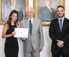 O vice governador Darci Piana empossa nesta terça-feira (28),membros do Conselho Estadual da Juventude. O CEJUV é um órgão colegiado de caráter consultivo, vinculado à Casa Civil por meio da assessoria especial para políticas públicas de juventude (AEJ), sendo composto por representantes da sociedade civil e do poder público com reconhecida atuação na defesa e promoção dos direitos da juventude.  Curitiba, 28/01/2020 -  Foto: Geraldo Bubniak/AEN