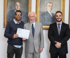 O vice governador Darci Piana empossa nesta terça-feira (28),membros do Conselho Estadual da Juventude. O CEJUV é um órgão colegiado de caráter consultivo, vinculado à Casa Civil por meio da assessoria especial para políticas públicas de juventude (AEJ), sendo composto por representantes da sociedade civil e do poder público com reconhecida atuação na defesa e promoção dos direitos da juventude.  Curitiba, 28/01/2020 -  Foto: Geraldo Bubniak/AEN