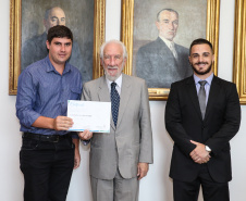 O vice governador Darci Piana empossa nesta terça-feira (28),membros do Conselho Estadual da Juventude. O CEJUV é um órgão colegiado de caráter consultivo, vinculado à Casa Civil por meio da assessoria especial para políticas públicas de juventude (AEJ), sendo composto por representantes da sociedade civil e do poder público com reconhecida atuação na defesa e promoção dos direitos da juventude.  Curitiba, 28/01/2020 -  Foto: Geraldo Bubniak/AEN