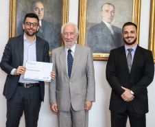 O vice governador Darci Piana empossa nesta terça-feira (28),membros do Conselho Estadual da Juventude. O CEJUV é um órgão colegiado de caráter consultivo, vinculado à Casa Civil por meio da assessoria especial para políticas públicas de juventude (AEJ), sendo composto por representantes da sociedade civil e do poder público com reconhecida atuação na defesa e promoção dos direitos da juventude.  Curitiba, 28/01/2020 -  Foto: Geraldo Bubniak/AEN