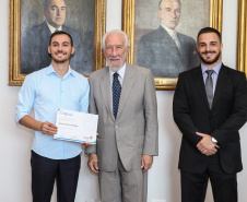 O vice governador Darci Piana empossa nesta terça-feira (28),membros do Conselho Estadual da Juventude. O CEJUV é um órgão colegiado de caráter consultivo, vinculado à Casa Civil por meio da assessoria especial para políticas públicas de juventude (AEJ), sendo composto por representantes da sociedade civil e do poder público com reconhecida atuação na defesa e promoção dos direitos da juventude.  Curitiba, 28/01/2020 -  Foto: Geraldo Bubniak/AEN