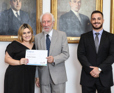 O vice governador Darci Piana empossa nesta terça-feira (28),membros do Conselho Estadual da Juventude. O CEJUV é um órgão colegiado de caráter consultivo, vinculado à Casa Civil por meio da assessoria especial para políticas públicas de juventude (AEJ), sendo composto por representantes da sociedade civil e do poder público com reconhecida atuação na defesa e promoção dos direitos da juventude.  Curitiba, 28/01/2020 -  Foto: Geraldo Bubniak/AEN