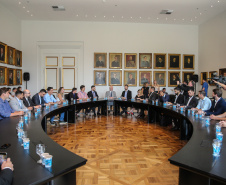 O vice governador Darci Piana empossa nesta terça-feira (28),membros do Conselho Estadual da Juventude. O CEJUV é um órgão colegiado de caráter consultivo, vinculado à Casa Civil por meio da assessoria especial para políticas públicas de juventude (AEJ), sendo composto por representantes da sociedade civil e do poder público com reconhecida atuação na defesa e promoção dos direitos da juventude.  Curitiba, 28/01/2020 -  Foto: Geraldo Bubniak/AEN