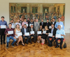 O vice governador Darci Piana empossa nesta terça-feira (28),membros do Conselho Estadual da Juventude. O CEJUV é um órgão colegiado de caráter consultivo, vinculado à Casa Civil por meio da assessoria especial para políticas públicas de juventude (AEJ), sendo composto por representantes da sociedade civil e do poder público com reconhecida atuação na defesa e promoção dos direitos da juventude.  Curitiba, 28/01/2020 -  Foto: Geraldo Bubniak/AEN