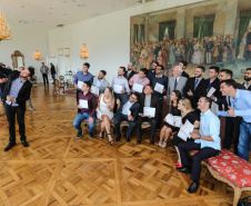 O vice governador Darci Piana empossa nesta terça-feira (28),membros do Conselho Estadual da Juventude. O CEJUV é um órgão colegiado de caráter consultivo, vinculado à Casa Civil por meio da assessoria especial para políticas públicas de juventude (AEJ), sendo composto por representantes da sociedade civil e do poder público com reconhecida atuação na defesa e promoção dos direitos da juventude.  Curitiba, 28/01/2020 -  Foto: Geraldo Bubniak/AEN