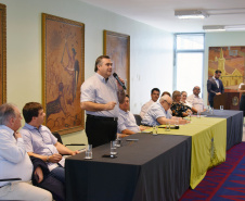 Curitiba e municípios da região metropolitana farão um mutirão para eliminar criadouros do mosquito da dengue. A medida preventiva foi discutida em reunião do secretário de Estado da Saúde, Beto Preto; e a secretária da Saúde de Curitiba, Márcia Huçulak, na prefeitura, terça-feira. Foto:SESA