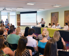 Curitiba e municípios da região metropolitana farão um mutirão para eliminar criadouros do mosquito da dengue. A medida preventiva foi discutida em reunião do secretário de Estado da Saúde, Beto Preto; e a secretária da Saúde de Curitiba, Márcia Huçulak, na prefeitura, terça-feira. Foto:SESA