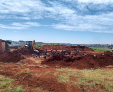 As obras de implantação de mais um reservatório de água para Cascavel tiveram início na primeira quinzena de janeiro. A nova unidade terá capacidade para armazenar 2 milhões de litros de água e vai beneficiar diretamente aos moradores na região Norte da cidade. Com esse empreendimento, a Sanepar amplia em 200% a capacidade de reservação dos bairros que integram a região.  -  Cascavel, 29/01/2020  - Foto: Divulgação Sanepar