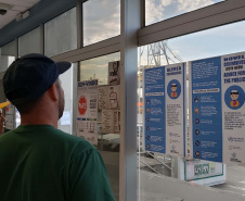 A empresa pública Portos do Paraná intensificou as medidas sanitárias e práticas de controle de tripulação para minimizar os riscos de infecção pelo novo coronavírus. Seguindo regulamentações sanitárias internacionais, a autoridade portuária segue um protocolo diferenciado para embarcações e tripulantes vindos das áreas epidêmicas.