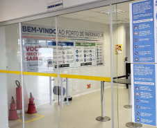 A empresa pública Portos do Paraná intensificou as medidas sanitárias e práticas de controle de tripulação para minimizar os riscos de infecção pelo novo coronavírus. Seguindo regulamentações sanitárias internacionais, a autoridade portuária segue um protocolo diferenciado para embarcações e tripulantes vindos das áreas epidêmicas.