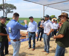 O secretário estadual da Agricultura e do Abastecimento, Norberto Ortigara, participou nesta quarta-feira (29), em Cambé, do 19º BelaSafra 2020, evento da Belagrícola que está apresentando as últimas tecnologias para maximizar a produtividade no campo. O diretor-presidente da Agência de Defesa Agropecuária do Paraná (Adapar), Otamir Cesar Martins, e o deputado estadual Tiago Amaral, também estiveram no evento. Foto: SEAB