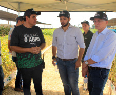 O secretário estadual da Agricultura e do Abastecimento, Norberto Ortigara, participou nesta quarta-feira (29), em Cambé, do 19º BelaSafra 2020, evento da Belagrícola que está apresentando as últimas tecnologias para maximizar a produtividade no campo. O diretor-presidente da Agência de Defesa Agropecuária do Paraná (Adapar), Otamir Cesar Martins, e o deputado estadual Tiago Amaral, também estiveram no evento. Foto: SEAB