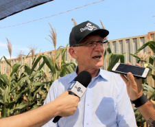 O secretário estadual da Agricultura e do Abastecimento, Norberto Ortigara, participou nesta quarta-feira (29), em Cambé, do 19º BelaSafra 2020, evento da Belagrícola que está apresentando as últimas tecnologias para maximizar a produtividade no campo. O diretor-presidente da Agência de Defesa Agropecuária do Paraná (Adapar), Otamir Cesar Martins, e o deputado estadual Tiago Amaral, também estiveram no evento. Foto: SEAB