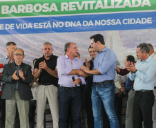 O Governador Carlos Massa Ratinho Junior entrega a ordem de serviço para as obras de duplicação do trecho Norte da Avenida Rui Barbosa, um dos principais eixos viários de São José dos Pinhais, na Região Metropolitana de Curitiba.  São José dos Pinhais, 29/01/2020 - Foto: Geraldo Bubniak/AEN