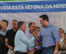 O Governador Carlos Massa Ratinho Junior entrega a ordem de serviço para as obras de duplicação do trecho Norte da Avenida Rui Barbosa, um dos principais eixos viários de São José dos Pinhais, na Região Metropolitana de Curitiba.  São José dos Pinhais, 29/01/2020 - Foto: Geraldo Bubniak/AEN