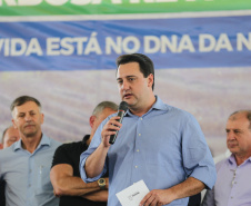 O Governador Carlos Massa Ratinho Junior entrega a ordem de serviço para as obras de duplicação do trecho Norte da Avenida Rui Barbosa, um dos principais eixos viários de São José dos Pinhais, na Região Metropolitana de Curitiba.  São José dos Pinhais, 29/01/2020 - Foto: Geraldo Bubniak/AEN