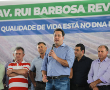 O Governador Carlos Massa Ratinho Junior entrega a ordem de serviço para as obras de duplicação do trecho Norte da Avenida Rui Barbosa, um dos principais eixos viários de São José dos Pinhais, na Região Metropolitana de Curitiba.  São José dos Pinhais, 29/01/2020 - Foto: Geraldo Bubniak/AEN