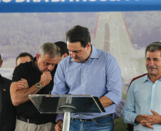 O Governador Carlos Massa Ratinho Junior entrega a ordem de serviço para as obras de duplicação do trecho Norte da Avenida Rui Barbosa, um dos principais eixos viários de São José dos Pinhais, na Região Metropolitana de Curitiba.  São José dos Pinhais, 29/01/2020 - Foto: Geraldo Bubniak/AEN