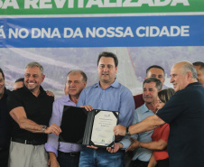 O Governador Carlos Massa Ratinho Junior entrega a ordem de serviço para as obras de duplicação do trecho Norte da Avenida Rui Barbosa, um dos principais eixos viários de São José dos Pinhais, na Região Metropolitana de Curitiba.  São José dos Pinhais, 29/01/2020 - Foto: Geraldo Bubniak/AEN