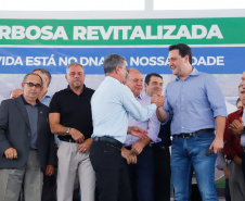 Com apoio do Governo do Estado, uma das mais importantes vias de São José dos Pinhais, na Região Metropolitana de Curitiba (RMC), será duplicada e revitalizada. O governador Carlos Massa Ratinho Junior assinou nesta quarta-feira (29), na Praça da Juventude, no bairro Guatupê, a ordem de serviço para o início das obras de duplicação da Avenida Rui Barbosa, Trecho Norte. 