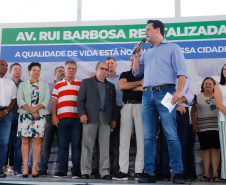 Com apoio do Governo do Estado, uma das mais importantes vias de São José dos Pinhais, na Região Metropolitana de Curitiba (RMC), será duplicada e revitalizada. O governador Carlos Massa Ratinho Junior assinou nesta quarta-feira (29), na Praça da Juventude, no bairro Guatupê, a ordem de serviço para o início das obras de duplicação da Avenida Rui Barbosa, Trecho Norte. 