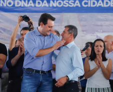 Com apoio do Governo do Estado, uma das mais importantes vias de São José dos Pinhais, na Região Metropolitana de Curitiba (RMC), será duplicada e revitalizada. O governador Carlos Massa Ratinho Junior assinou nesta quarta-feira (29), na Praça da Juventude, no bairro Guatupê, a ordem de serviço para o início das obras de duplicação da Avenida Rui Barbosa, Trecho Norte. 