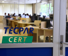 O Instituto de Tecnologia do Paraná (Tecpar) foi responsável pela certificação da primeira transportadora do estado de São Paulo a conquistar a ISO 39001:2015. Trata-se de uma normativa internacional, que busca reduzir as mortes e lesões graves relacionadas a acidentes de trânsito. A certificada foi a Ceslog, empresa do Grupo Cesari que presta serviços de transporte rodoviário, armazenagem de cargas e atendimento emergencial em todo o país. Foto: Tecpar