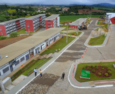 O governador Carlos Massa Ratinho Junior inaugurou nesta sexta-feira (31) a primeira escola técnica de operação florestal do Brasil, em Ortigueira, nos Campos Gerais. O Centro Estadual de Educação Profissional Florestal e Agrícola é fruto de uma parceria entre o Governo do Estado, a Klabin e a prefeitura. O investimento total foi de R$ 35 milhões, sendo R$ 12 milhões repassados pela Secretaria da Educação e do Esporte. Foto: José Fernando Ogura/AEN